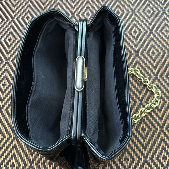 Vintage MEYERS Black Patent Leather Handbag with gold chain handles & clasp - Picture 8 of 11